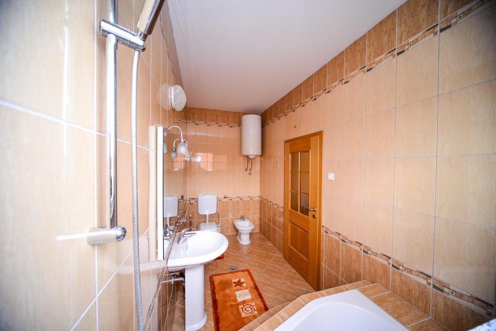 Apartments Dalmacija Starigrad Paklenica Habitación foto
