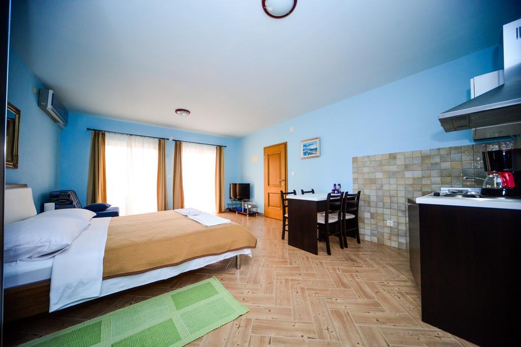 Apartments Dalmacija Starigrad Paklenica Habitación foto