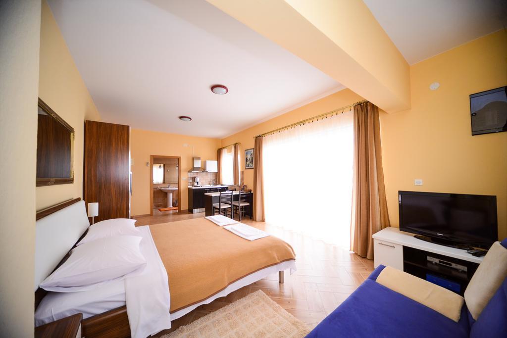 Apartments Dalmacija Starigrad Paklenica Habitación foto