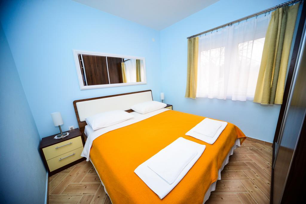 Apartments Dalmacija Starigrad Paklenica Habitación foto