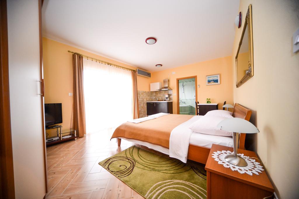 Apartments Dalmacija Starigrad Paklenica Habitación foto