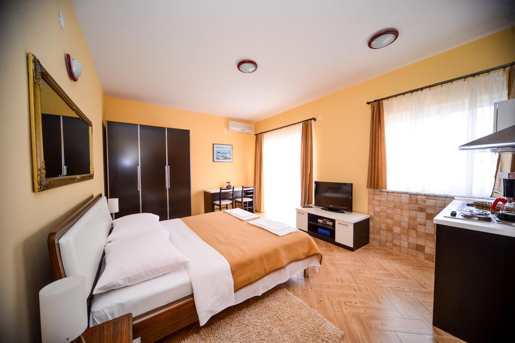 Apartments Dalmacija Starigrad Paklenica Habitación foto